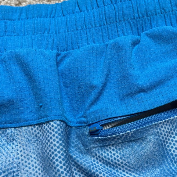 Lululemon Men’s Lane Line Shorts - Picture 5 of 6